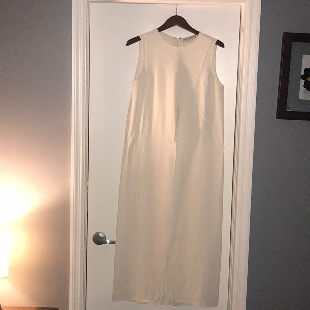 Women sleeveless ivory top